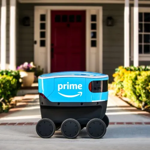 Amazon Scout è il primo robot autonomo dell'azienda per le consegne ai clienti finali