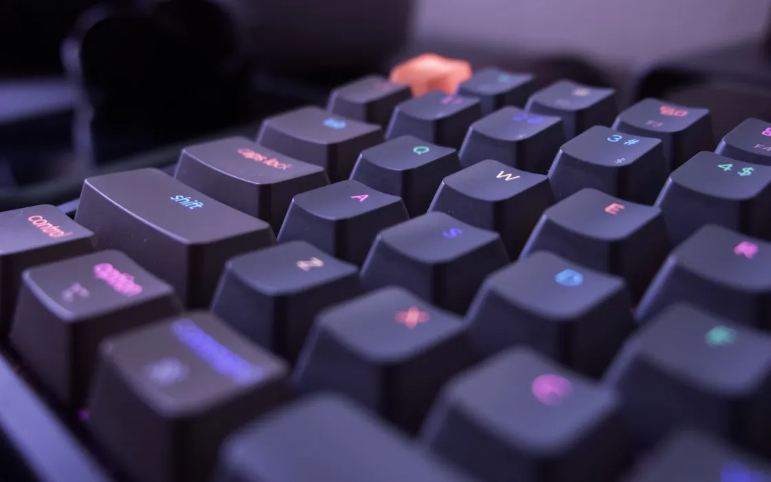 L'AI può rubare i dati ascoltando il suono prodotto dai tasti della tastiera