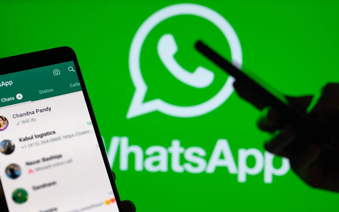 WhatsApp: un trucco per SPIARE gli utenti ora e gratis