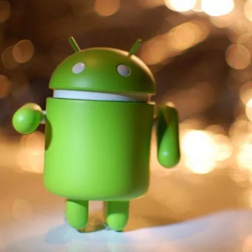 Google impone ai produttori di smartphone Android l'obbligo di rilasciare aggiornamenti continui