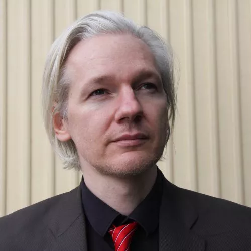Arrestato Assange: il DOJ statunitense lo accusa di aver violato sistemi informatici