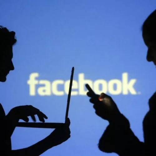 Facebook ha eliminato alcuni messaggi di Mark Zuckerberg senza informare i suoi interlocutori