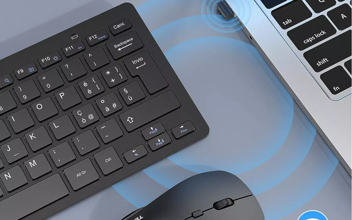 Set tastiera e mouse Wireless silenziosi con ricevitore nano USB a meno di 23 euro su Amazon