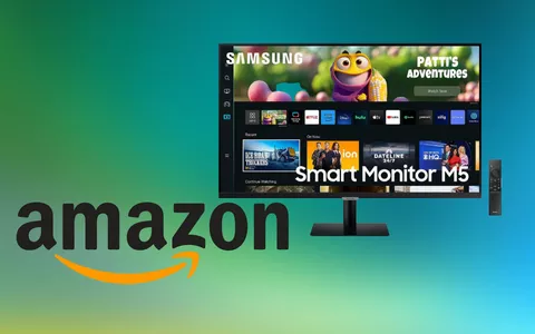Samsung Smart Monitor M5, lo schermo per PC con telecomando costa pochissimo