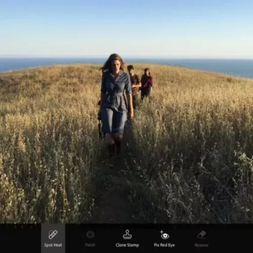 Adobe rilascerà Photoshop per iOS prima, per Android poi