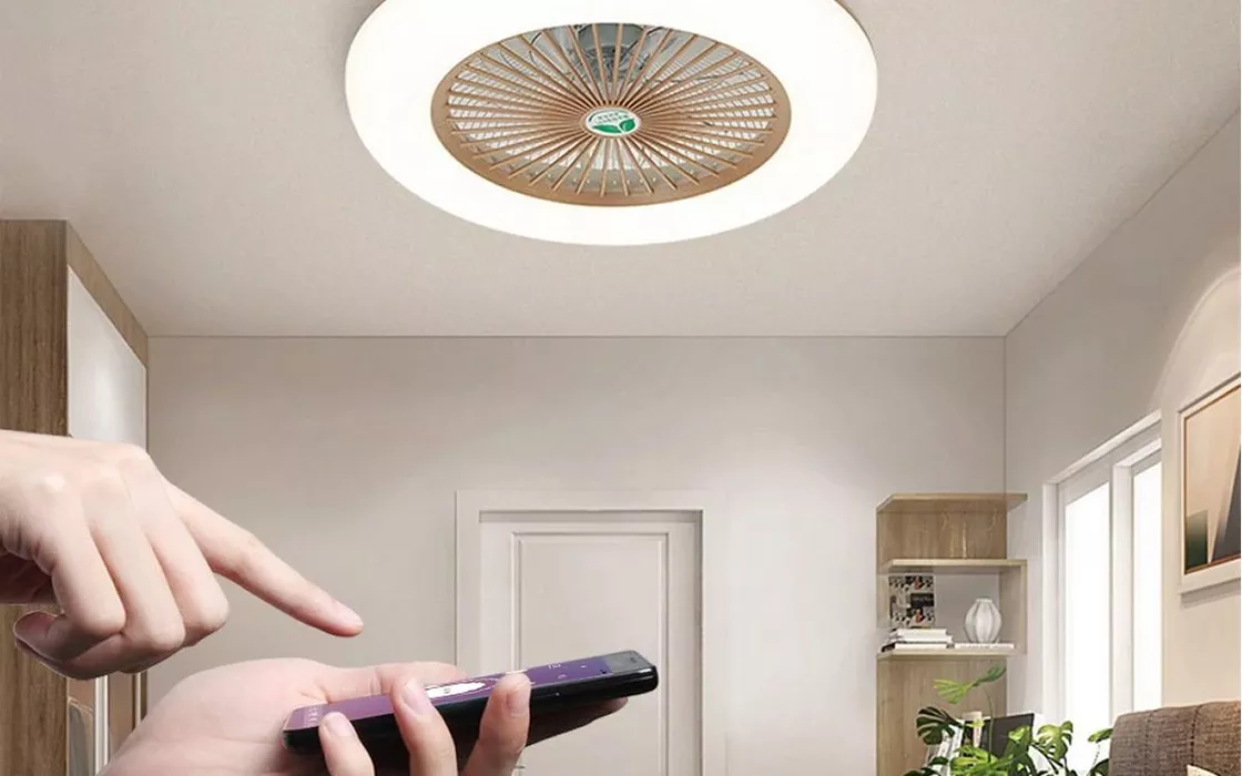 Lampada LED smart da soffitto con ventilatore integrato: si comanda via Bluetooth
