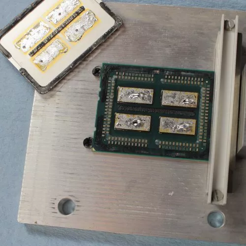 Scoperchiato un processore AMD Threadripper 1950X: ecco cosa contiene