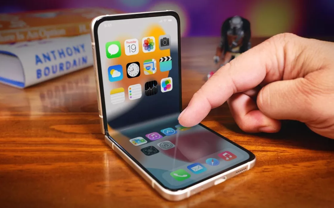 CLAMOROSO: Apple lavora su un iPhone pieghevole per sfidare Z Flip