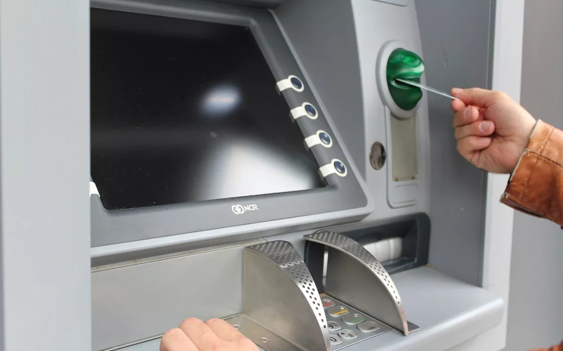 Attacchi skimming, ATM e benzinai a rischio: cosa sta succedendo?