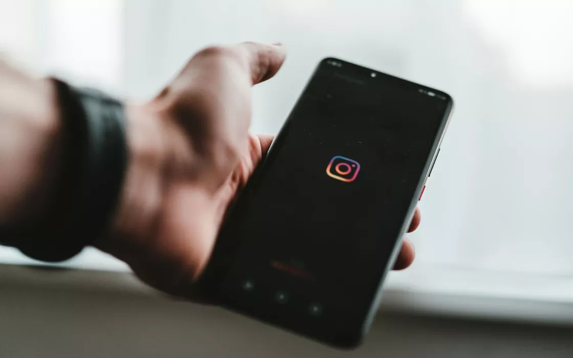 Instagram, la nuova funzione che mette fine ai messaggi spam in DM