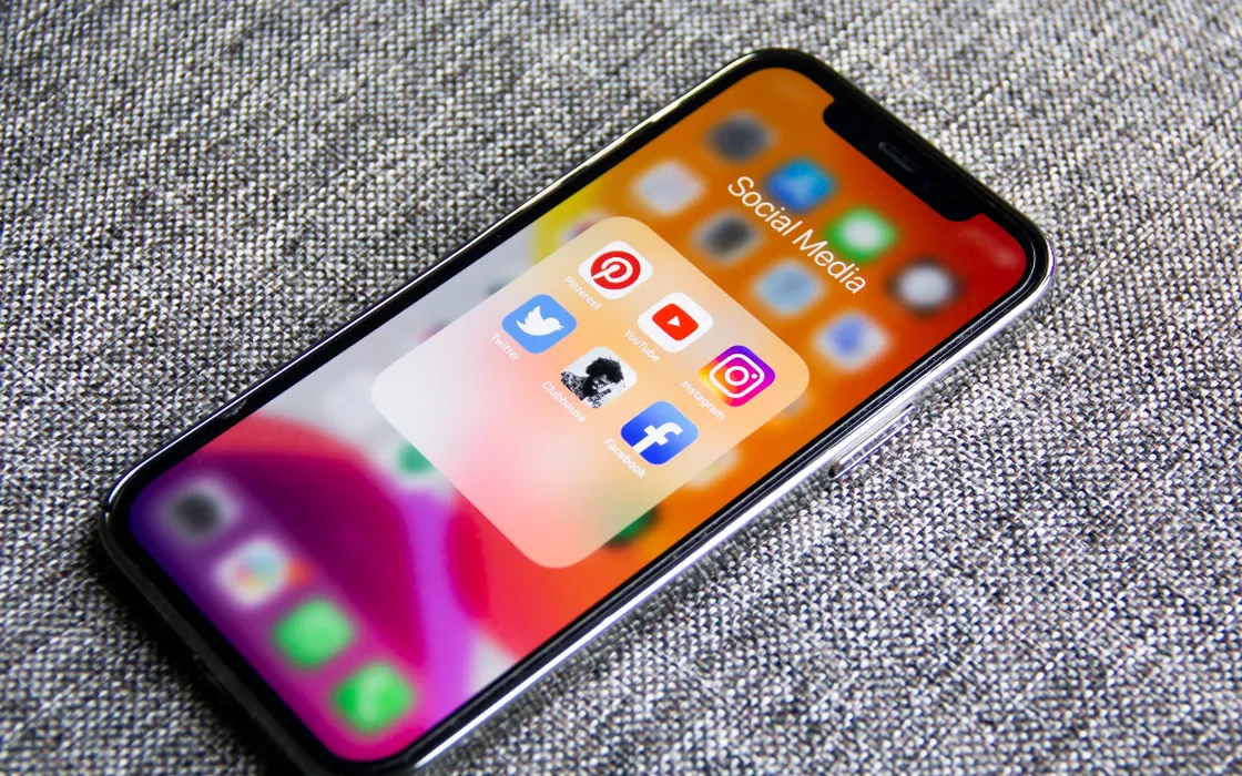 Social network dannosi per i giovani: negli USA si pensa ad un avviso come quello per le sigarette