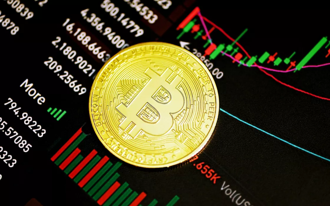 Bitcoin ha superato temporaneamente il valore di mercato dell'argento