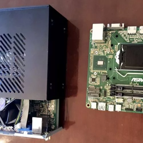 La scheda madre 5x5 di ASRock per PC ultracompatti