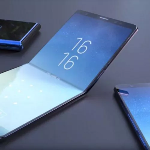 Samsung: smartphone con display pieghevole entro l'anno. L'azienda ripensa i terminali di fascia media
