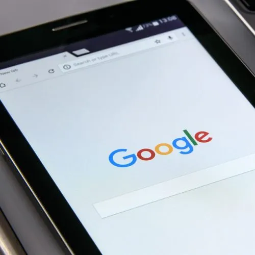 Google Play Store permette di condividere app e aggiornamenti con i dispositivi vicini