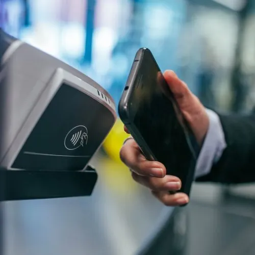 Un ricercatore attacca con successo i distributori automatici di un'azienda italiana via NFC
