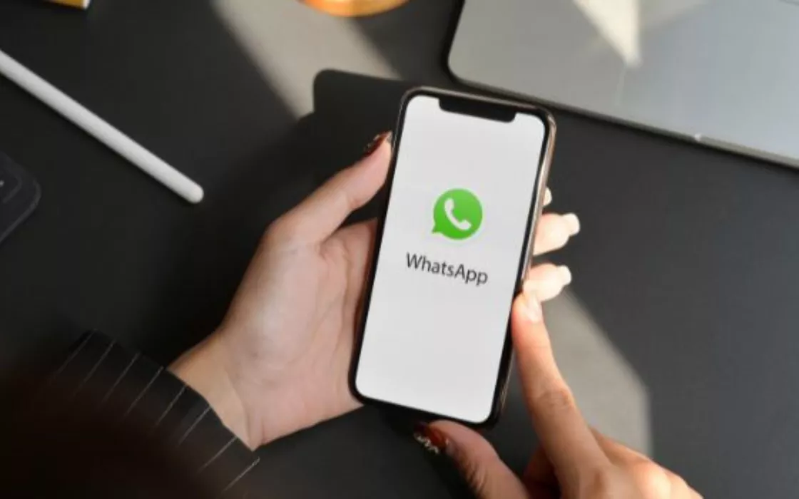 WhatsApp: il nuovo trucco per spiare le persone in diretta