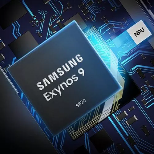 SoC Samsung Exynos 9820 ritratto in una foto che ne mette in evidenza tutte le caratteristiche