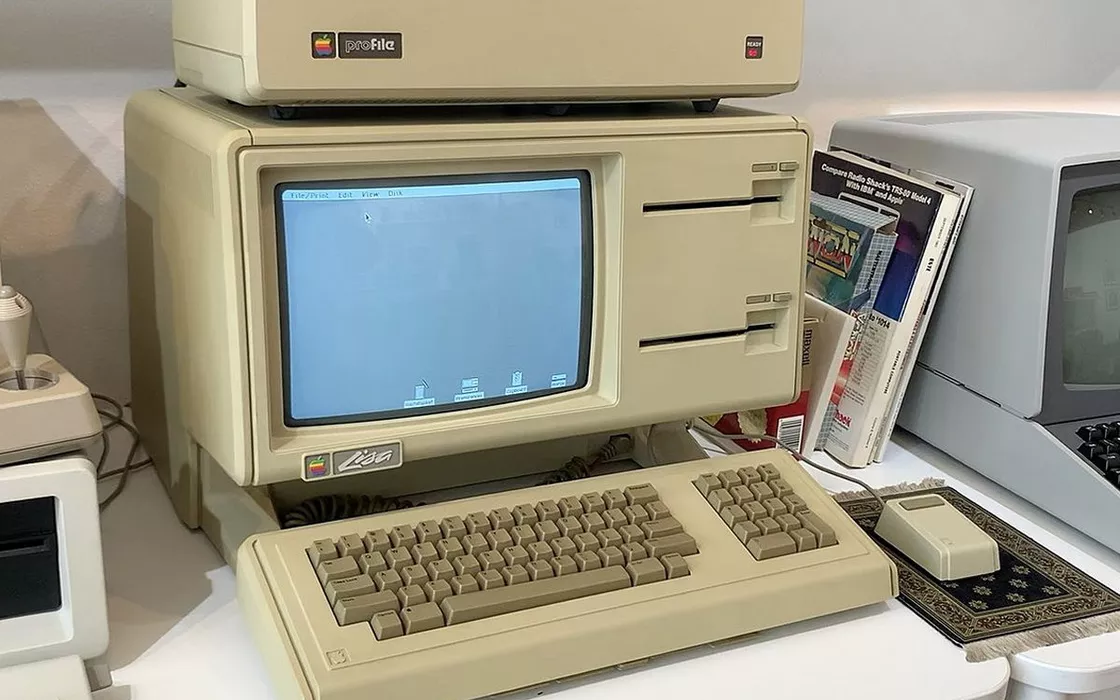 Apple Lisa compie 40 anni: pubblicato il codice sorgente. Perché fu uno dei fallimenti più importanti della storia