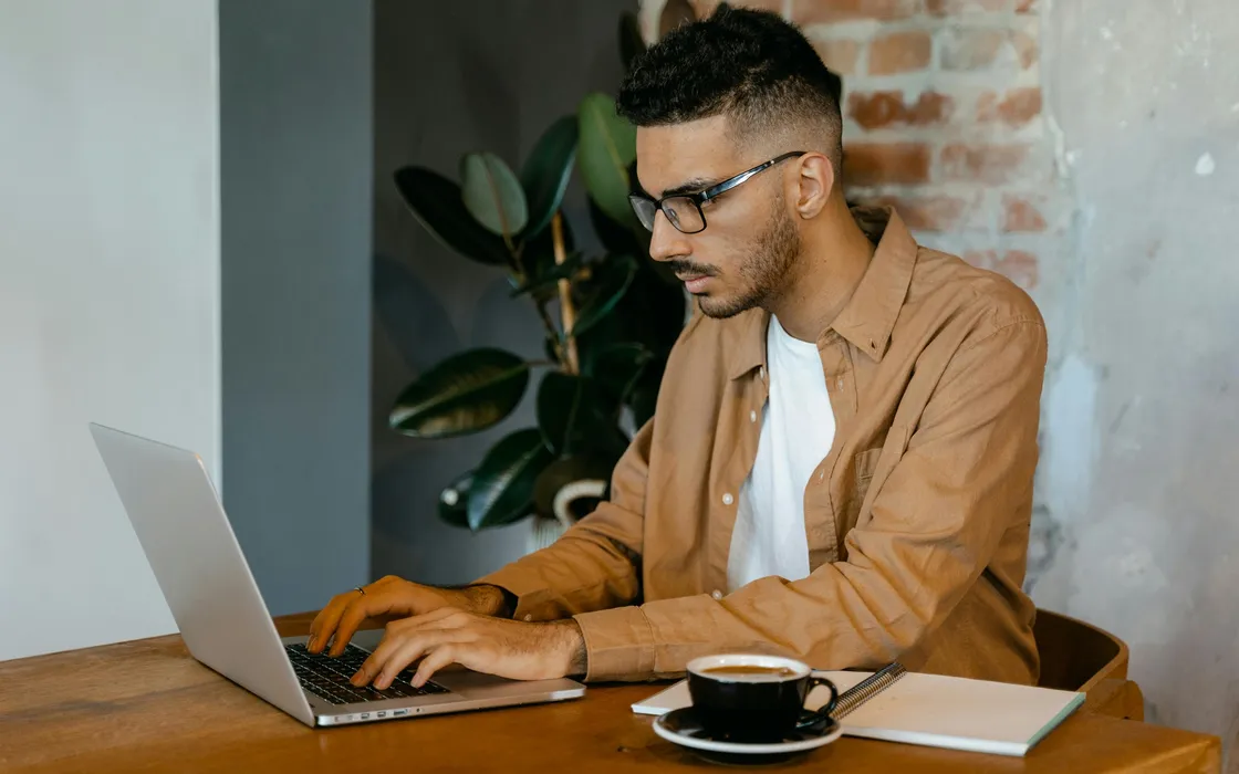 Servizio di hosting, website builder con AI e dominio gratuito: con Hostinger bastano 2,49 €/mese