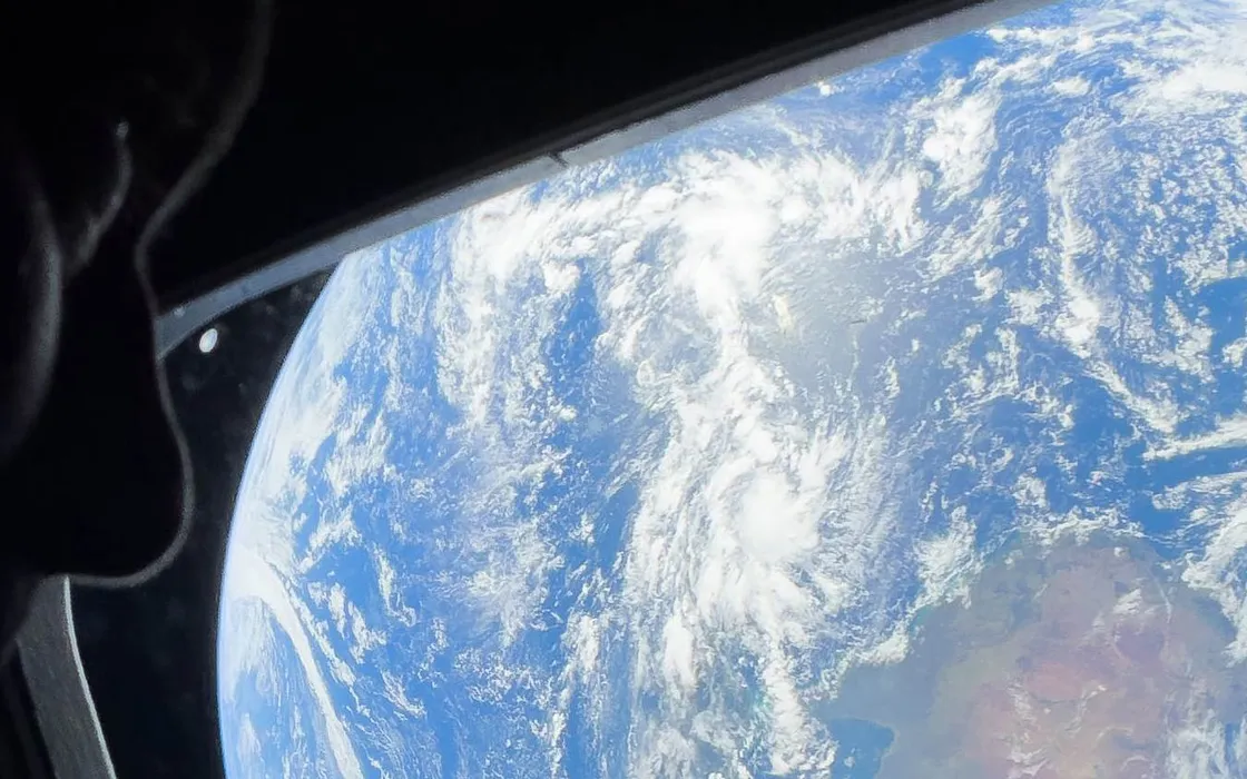 Artemis II: le foto della Terra dalla Luna si trasformano in uno spot per iPhone 17