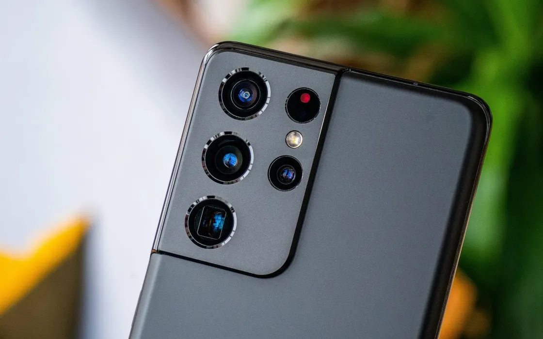 Samsung brevetta l'idea degli smartphone con schermo invisibile
