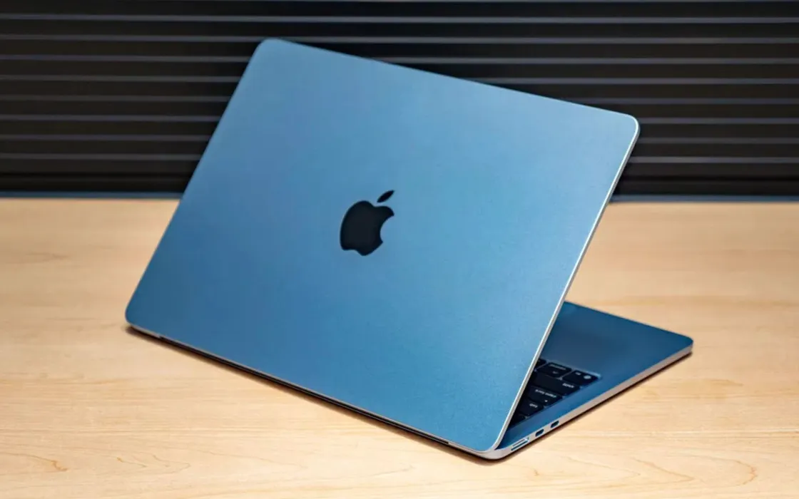 MacBook Air M4 impossibilitati a scaricare macOS 15.4, ecco il problema