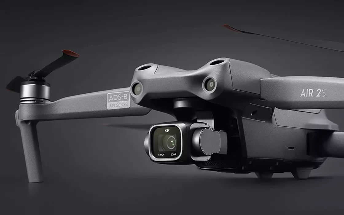 Drone DJI Air 2S con stabilizzatore a 3 assi e video 4K: oltre 200 euro di sconto su Amazon