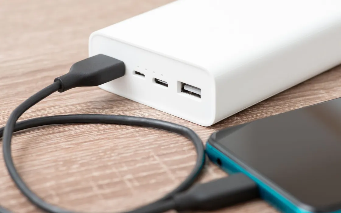 Amazon: richiamati 500.000 power bank Charmast per gravi problemi di sicurezza