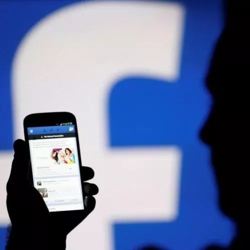 Facebook lasciò a 61 aziende la facoltà di usare i permessi più ampi con le proprie app