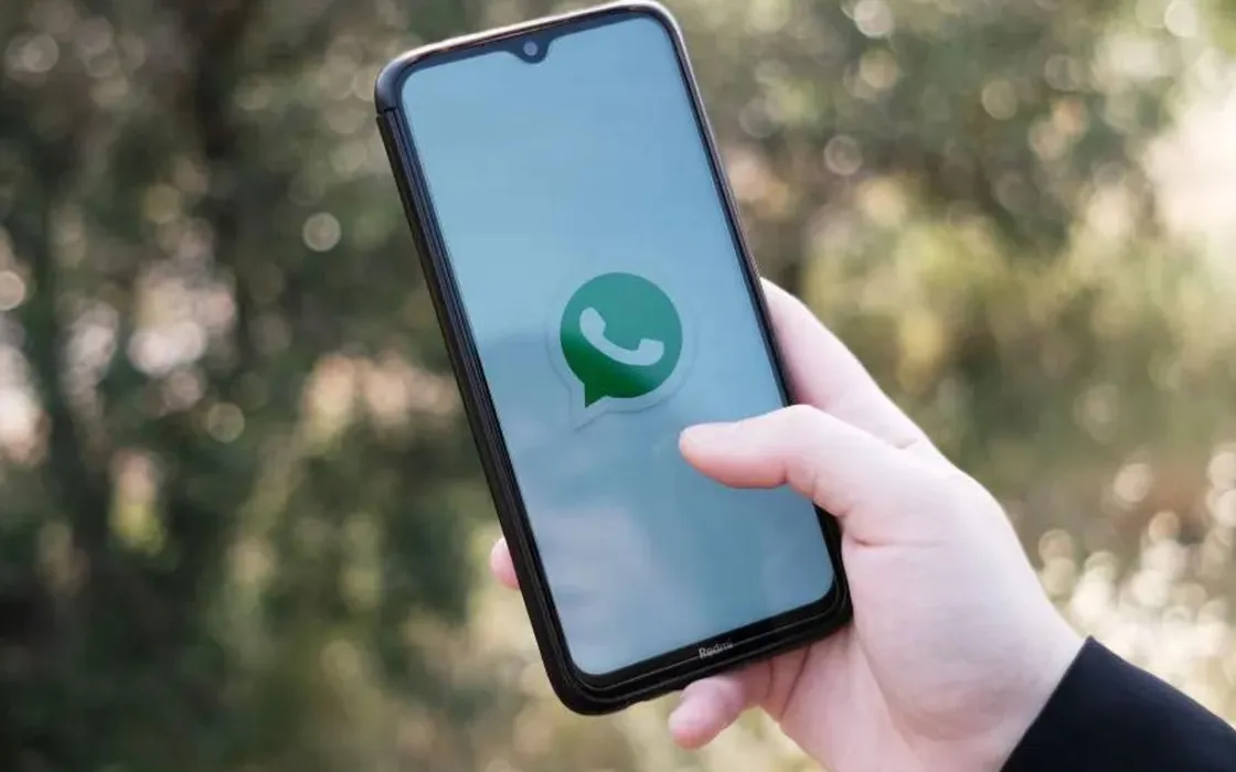 WhatsApp: due app per recuperare i messaggi cancellati ed essere invisibili