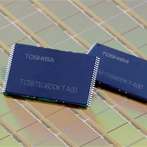 Kioxia (Toshiba) presenta una nuova memoria 3D NAND, a semicerchio