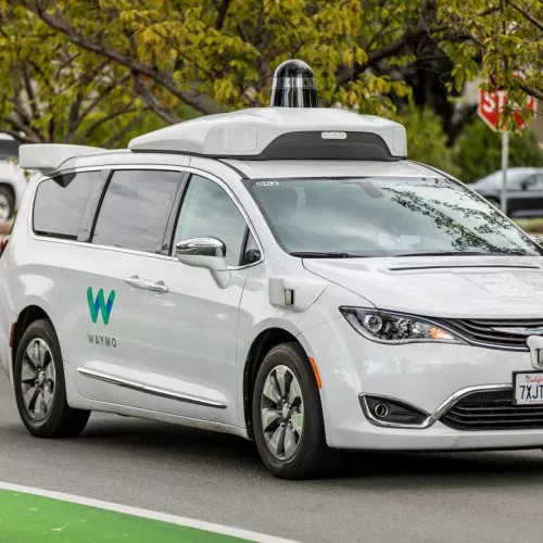 Waymo: entro fine 2018 debutterà il servizio taxi commerciale basato su vetture a guida autonoma