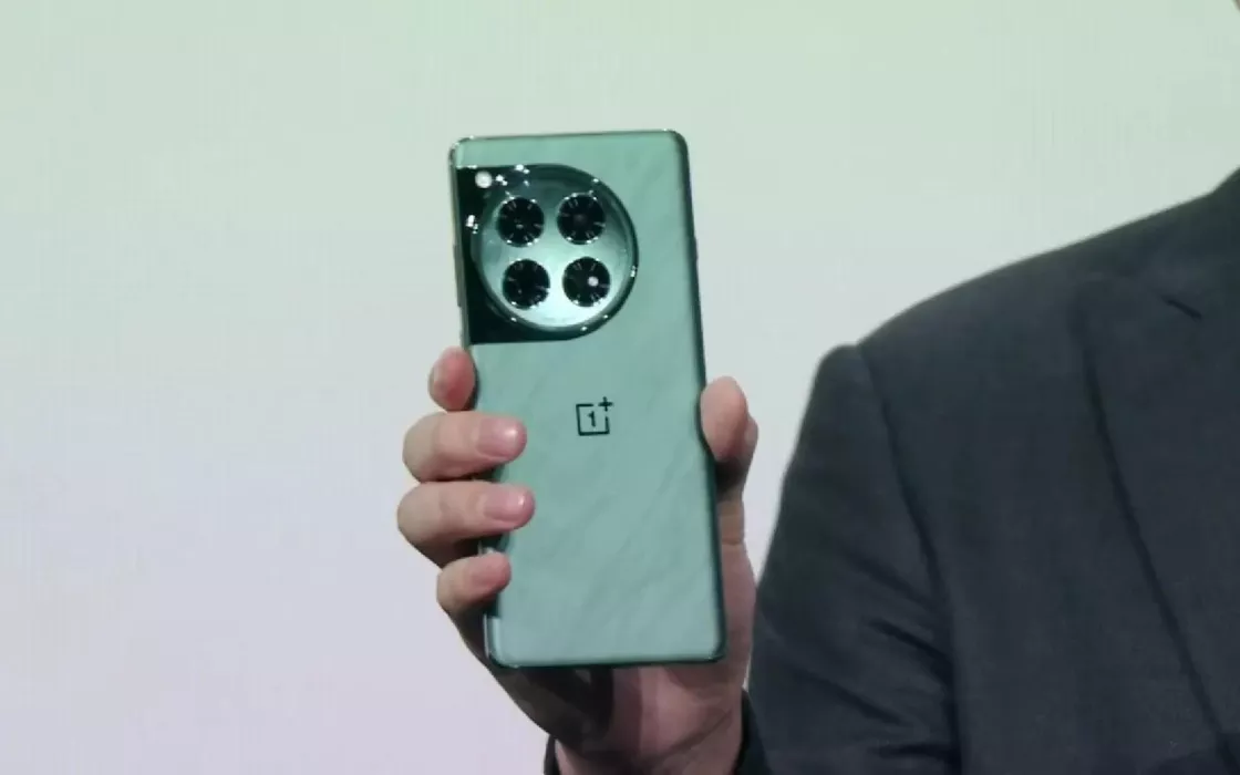 OnePlus 12, niente surriscaldamento: c'è la camera di raffreddamento