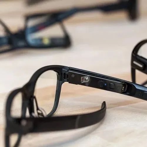 Intel presenta un prototipo dei suoi occhiali smart: Vaunt