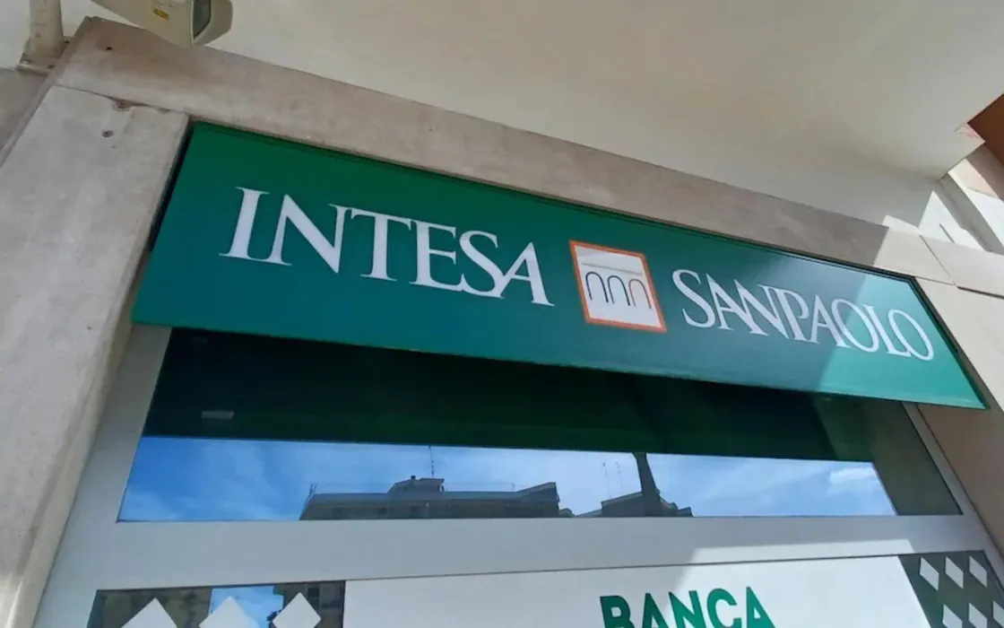 Intesa Sanpaolo down ancora una volta: servizi fuori uso per gli utenti