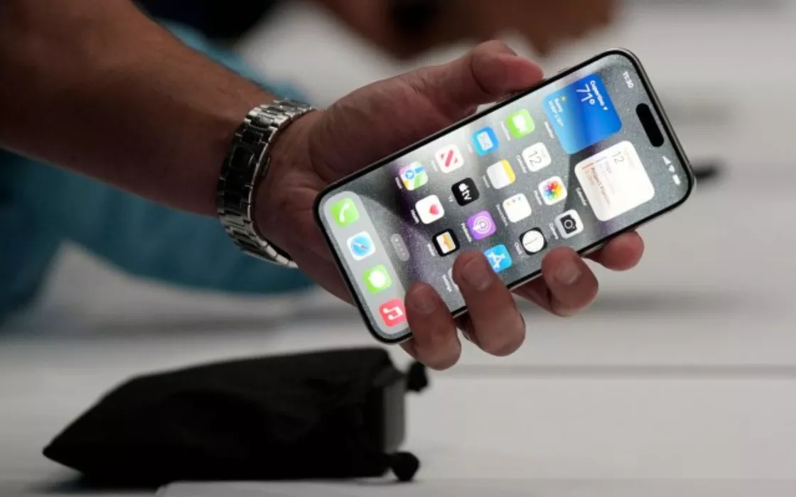 iPhone, l'autonomia aumenterà grazie ai nuovi display OLED di Samsung