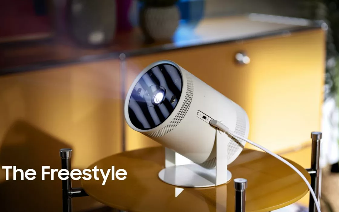 Proiettore Samsung The Freestyle: cos'è e come funziona uno dei prodotti più versatili del momento