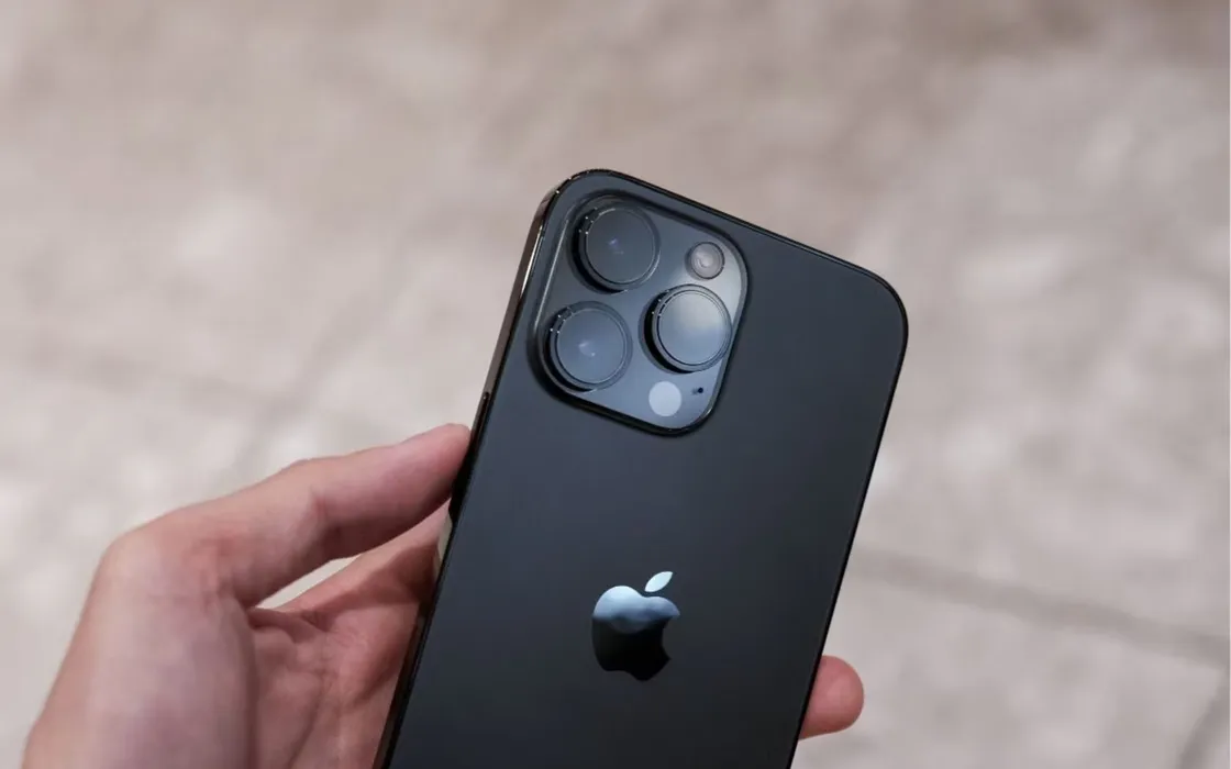 Il vostro iPhone 15 Pro potrebbe avere un terribile difetto sulla scocca