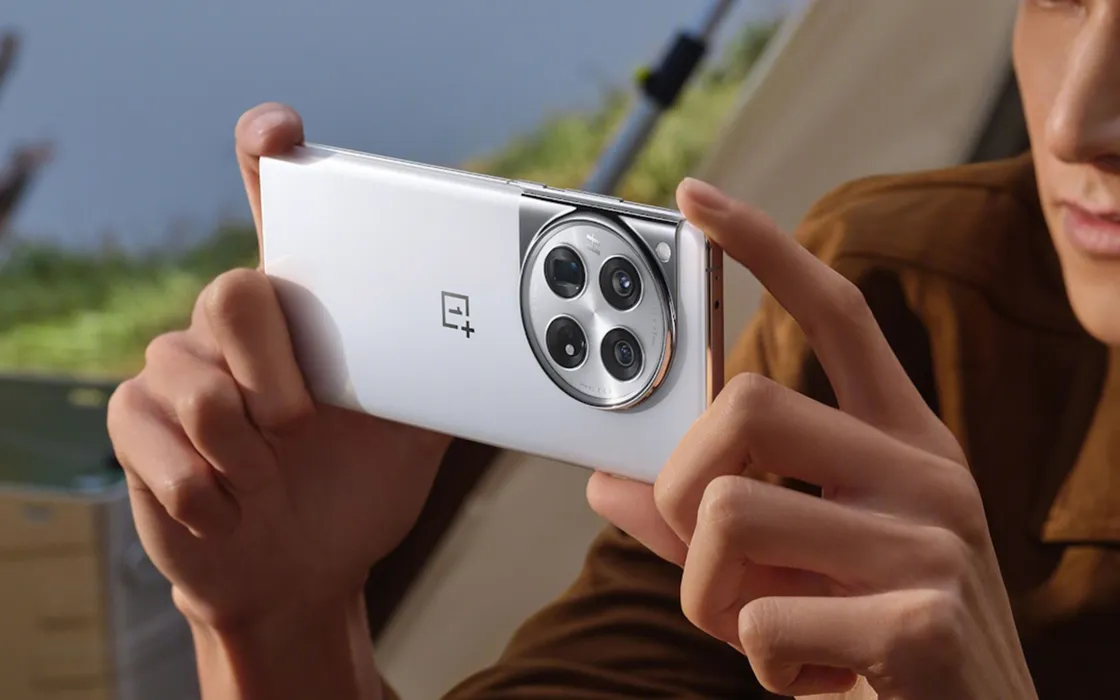 La fotocamera periscopica del OnePlus 12 in arrivo su un Realme più economico