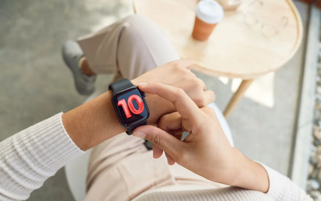 Apple Watch: l'azienda festeggerà il 10° anniversario, lo svela iOS 18.2 beta
