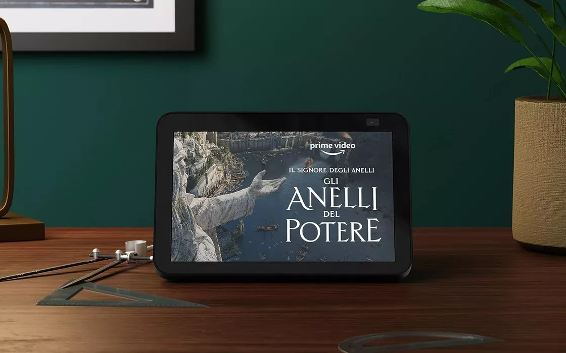 Echo Show 8 di 2a generazione con schermo intelligente HD in sconto del 30% su Amazon