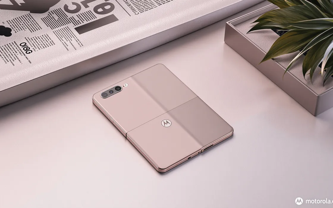 Motorola lancia un nuovo smartphone foldable con batteria sorprendente