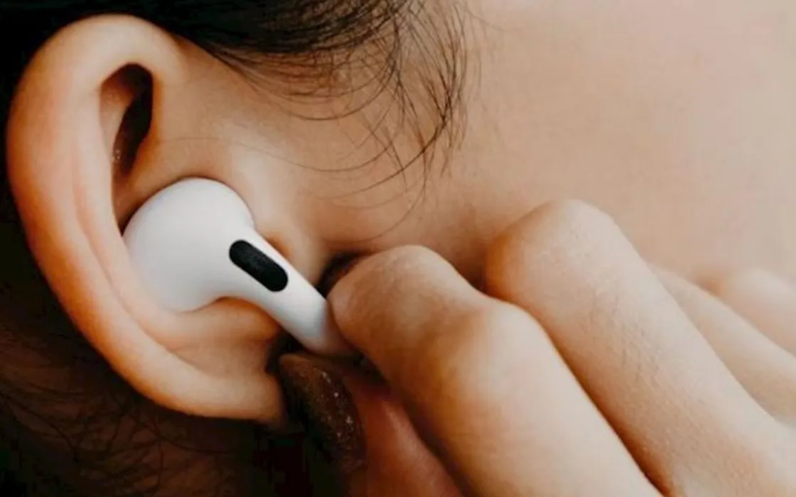Apple lavora ai nuovi AirPods Pro con fotocamera integrata e AI