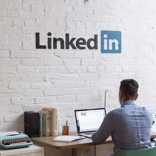 Raccolti e venduti online i dati di 500 milioni di iscritti a LinkedIn