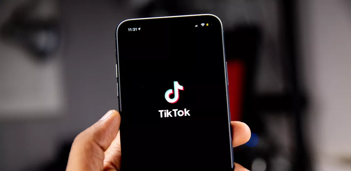 TikTok cede all'intelligenza artificiale: ecco il chatbot Tako