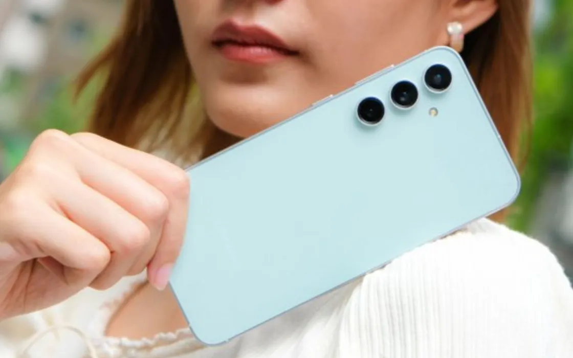 Samsung Galaxy S24 FE: sul web le immagini che mostrano il design