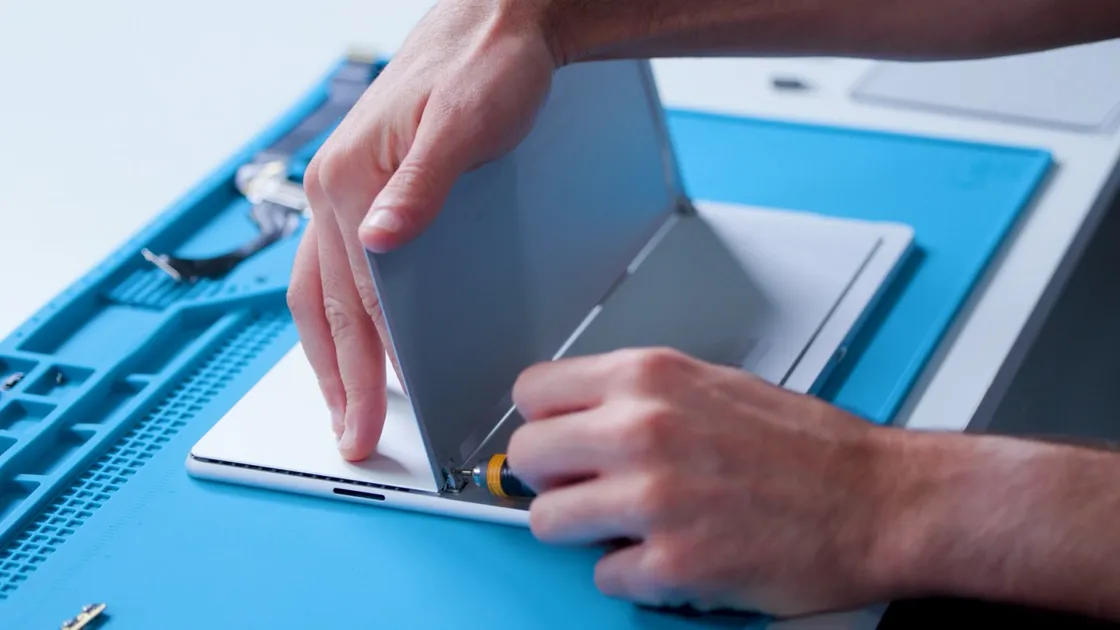 Microsoft apre alle riparazioni fai-da-te dei Surface: ora è possibile acquistare le parti di ricambio