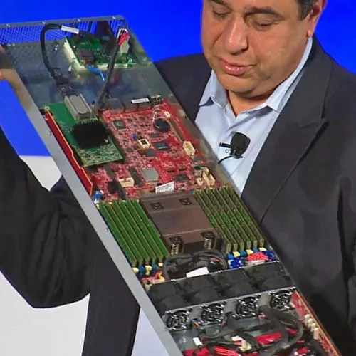Qualcomm presenta il primo server basato su processore Centriq 2400 ARMv8