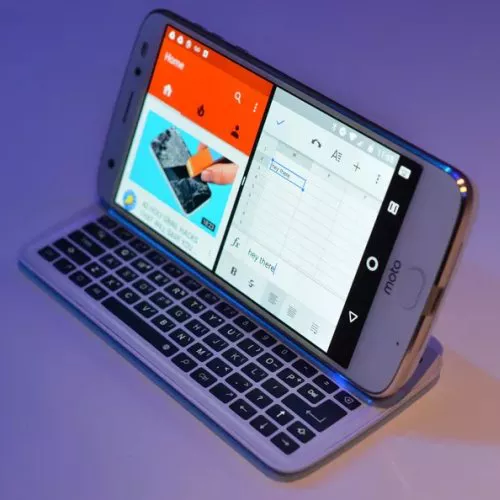Gli smartphone Motorola Moto compatibili si arricchiscono di una tastiera fisica